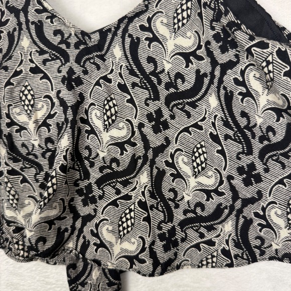 Boho Paisley‎ Handkerchief Hem Cami Top Black White Flowy Size Small - Picture 2 of 4
